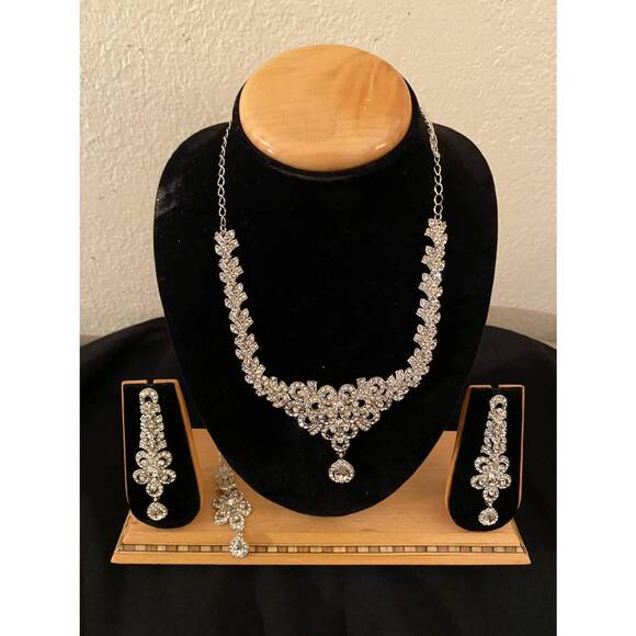 DONNA VINCI Jewelry - NEW DONNA VINCI women's j176 necklace and earrings jewelry set in silver